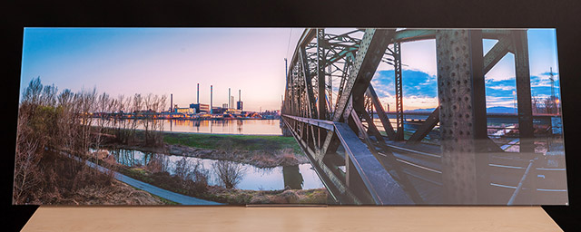 Steyregger Eisenbahnbrücke, Acrylglas